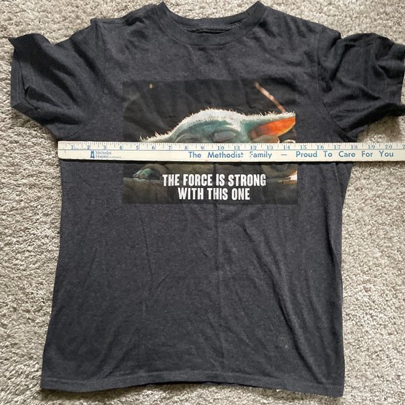 Star Wars The Mandalorian The Force Is Strong With This One Boy's Large T-Shirt - Picture 5 of 6